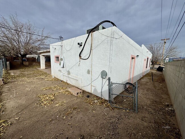 Photo - 419 E 7th St