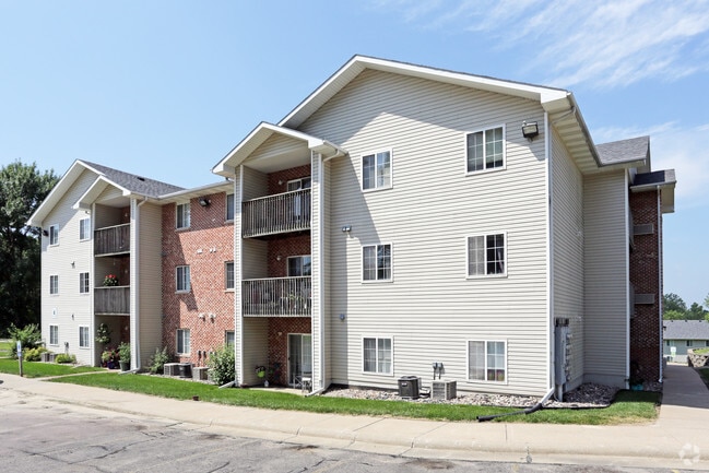 Country Club Apartments