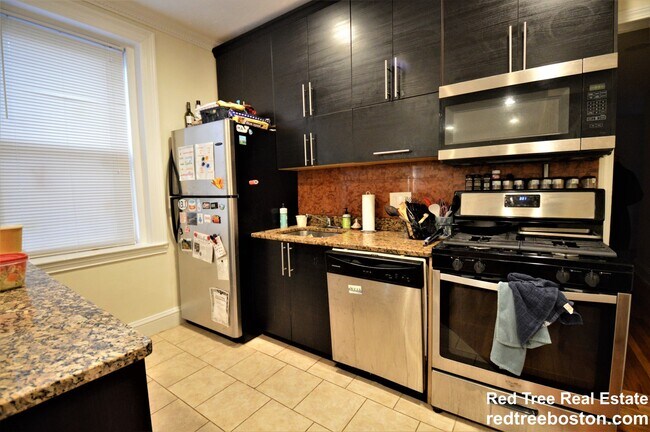 Photo - 73 Thatcher St