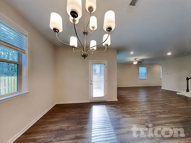 Photo - 203 Chapelcrest Ln