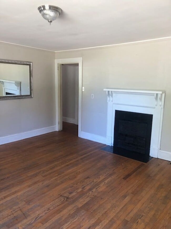 Photo - 206 Devon St