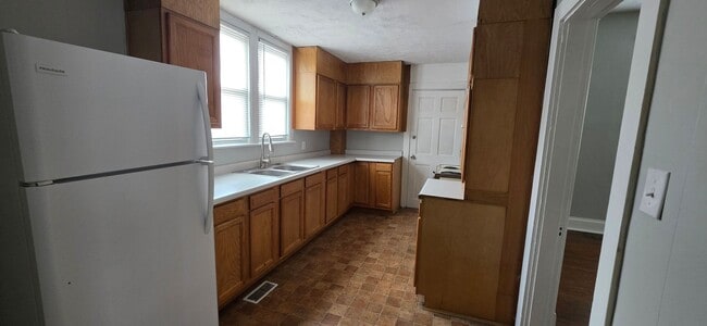 Photo - 223 E 11th St