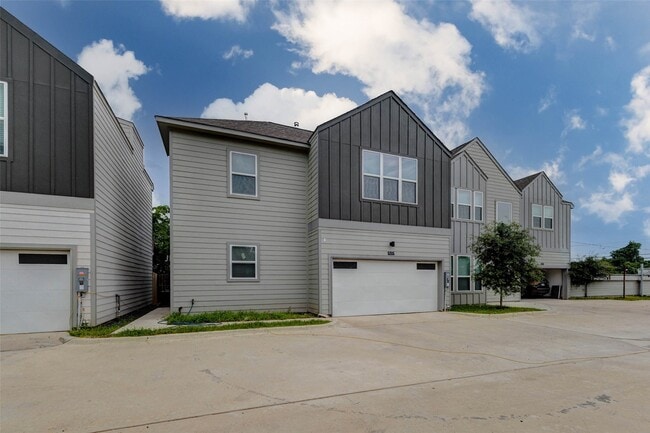 Building Photo - 5727 Elysian St