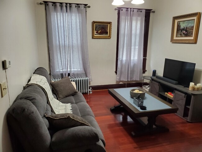 Building Photo - 20 Maple Ave Unit 1st floor