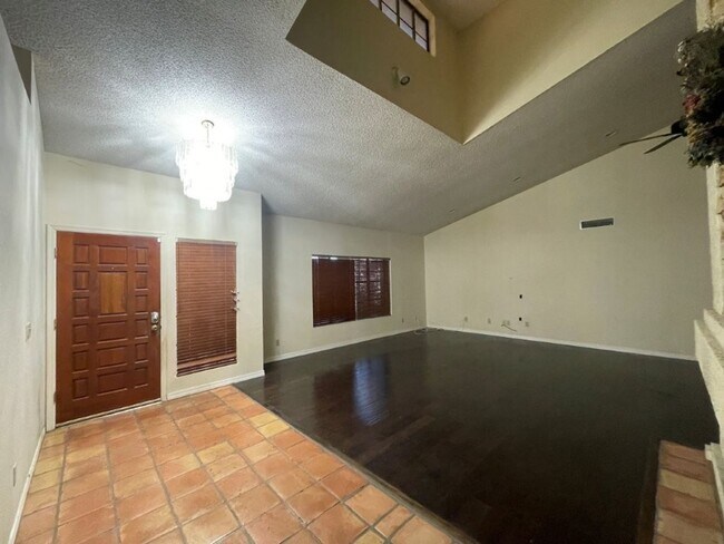 Photo - 6049 W Grandview Rd