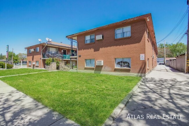 Building Photo - 1363 Emery St W Unit A4 Rental