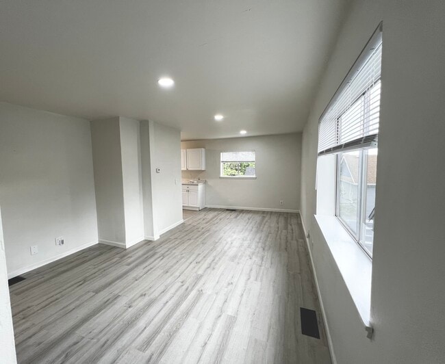 Living Room - 1507 E Alder St Townhome