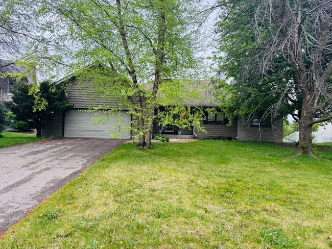 Building Photo - 9120 Trotters Ln