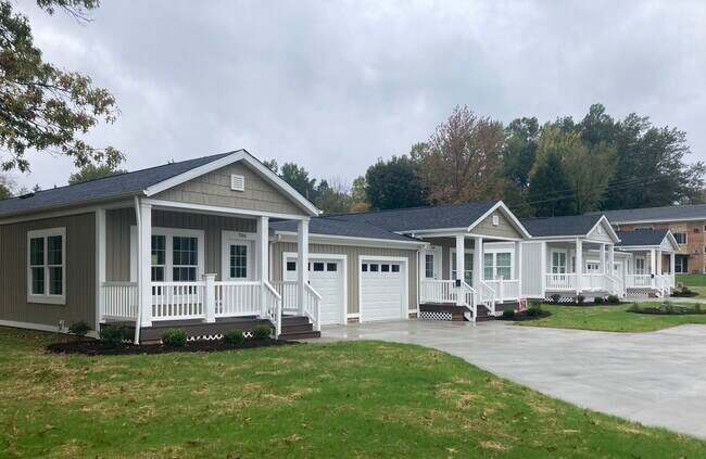 Photo - 549 Harvey St Townhome