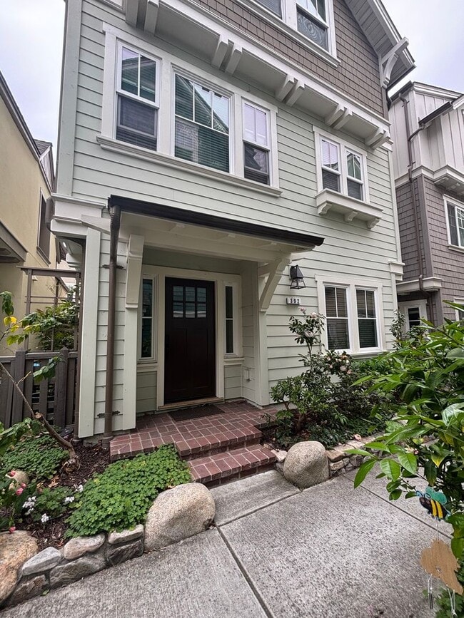 Building Photo - Pets welcome at this Stunning tri level ho... Rental