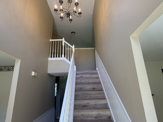 Photo - 575 Capital Ln