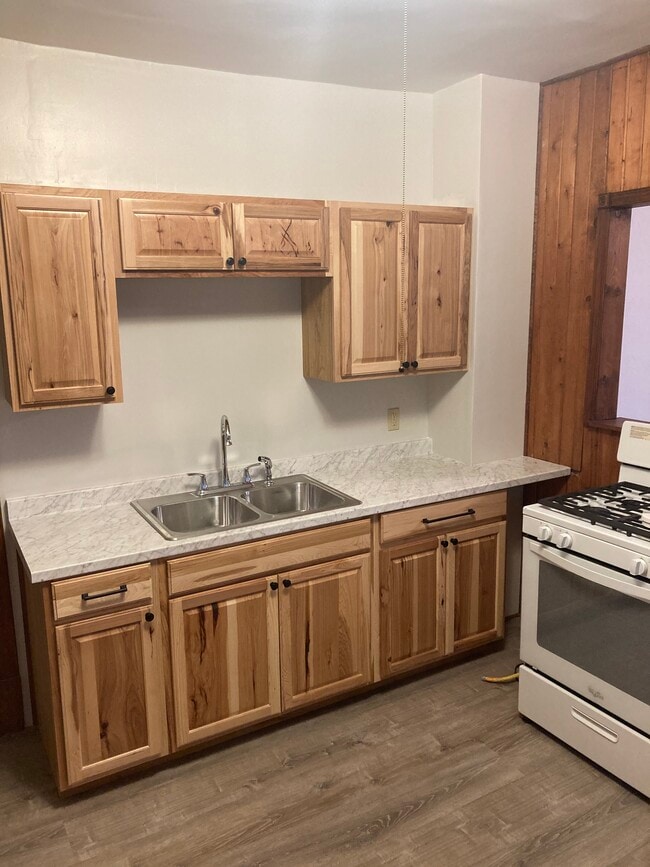 Photo - 1436 E 9th St Unit 2