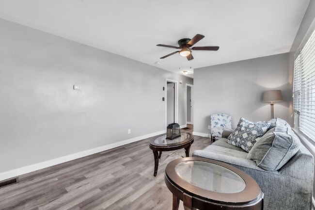 Photo - Stylish 3 Bedroom, 2 Bath Ranch with Brigh...