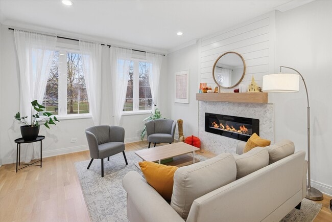 Photo - 5240 W Winnemac Ave