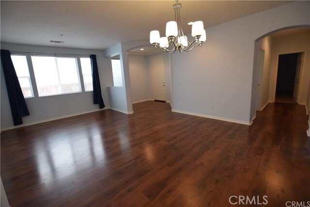 Photo - 425 Deodar St