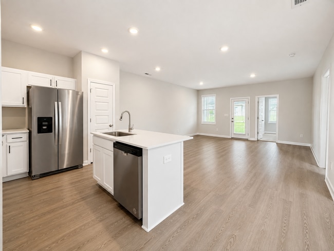 Photo - 124 Sandstone St