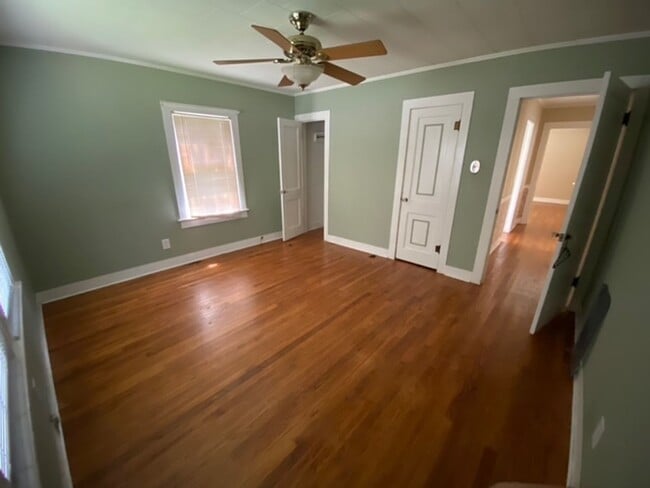 Photo - 313 St Thomas St