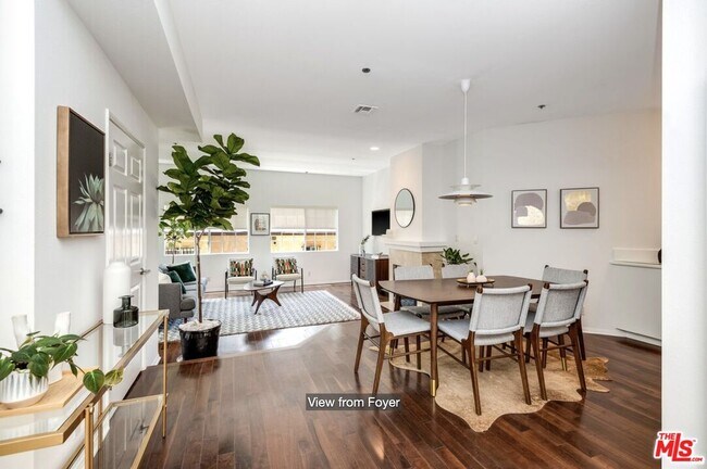 Photo - 850 N Poinsettia Pl Unit 2