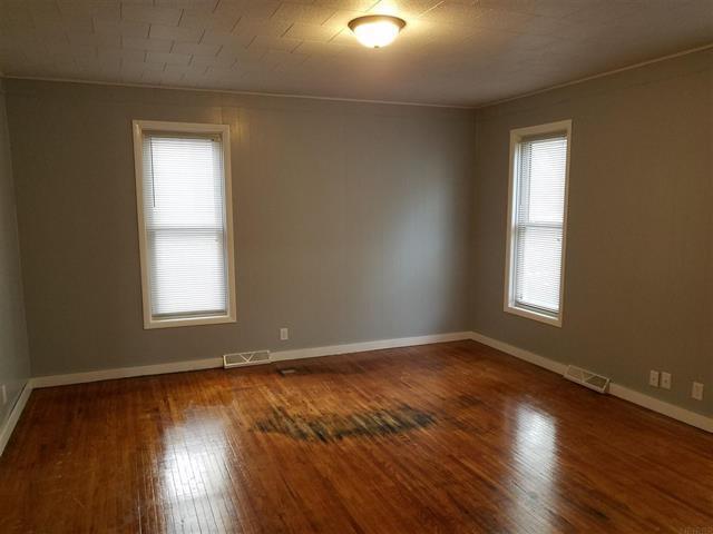 Photo - 1122 W 8th St