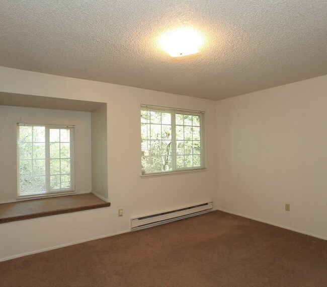 Madrona Estates Townhomes For Rent in University Place, WA