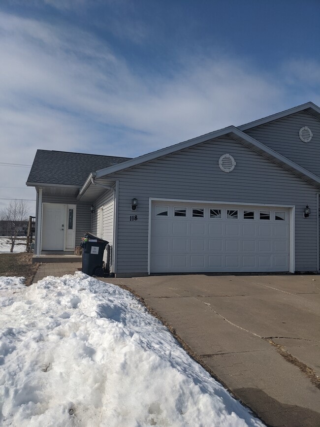 Building Photo - Jennifer Lane