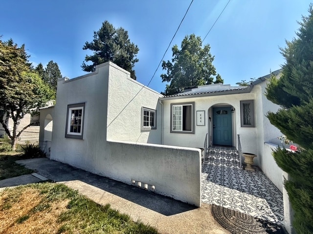 Building Photo - 208 S Summit Ave