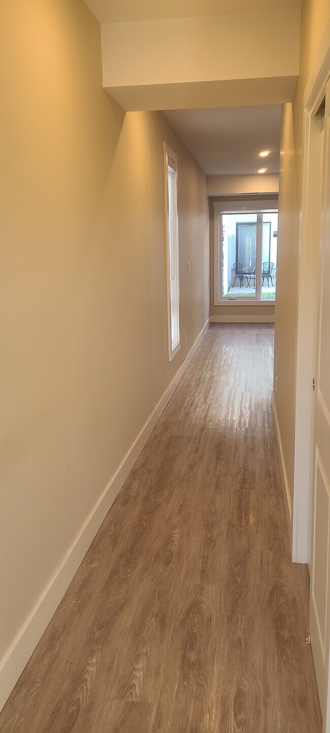 Photo - 550 Sandison St