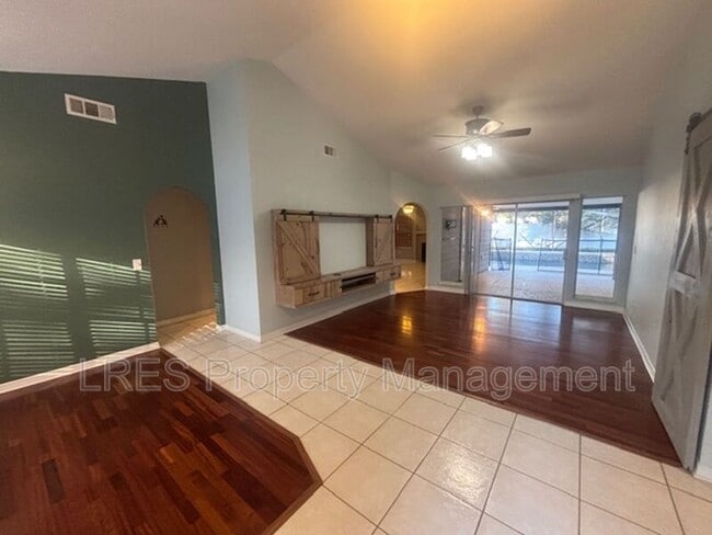 Photo - 319 Oak Leaf Cir