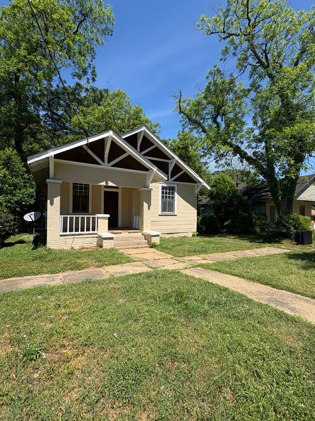 Building Photo - 2009 Palmetto St