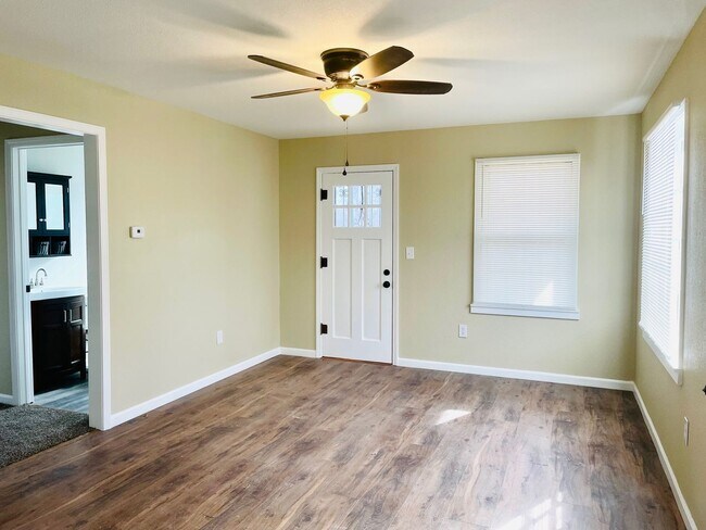 110 S Rosewood