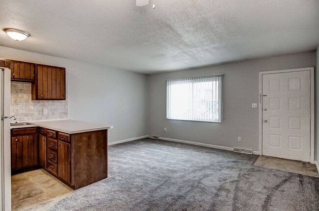 Building Photo - 509 Green Valley Dr Unit Apt #27