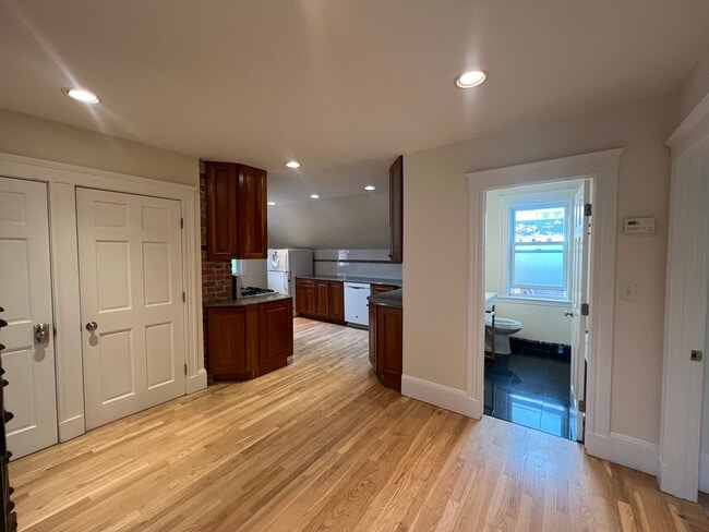 Photo - 50 White St Unit 3