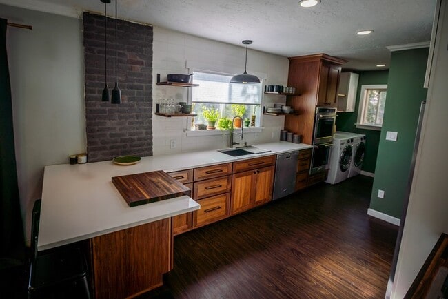 Photo - 1061 E 800 S