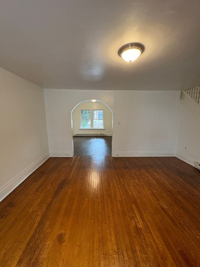 Photo - 2042 Zarker St