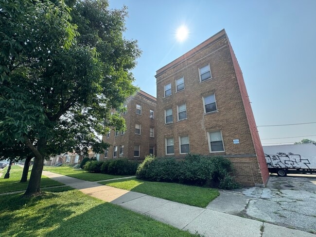 Building Photo - 10212 S King Dr Unit 1W Rental