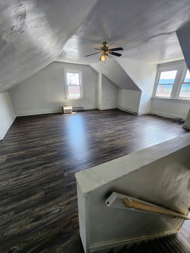 Building Photo - 38 Walnut St Unit 2