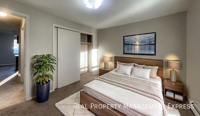 Photo - 2 Bed 1 Bath Apartment Unit 3705-03