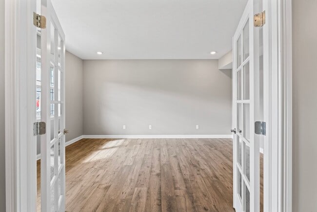 Photo - Fenced Yard, Zionsville Schools, Pet Friendly