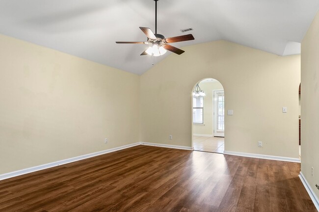 Photo - Nice 3 Bed 2 Bath Available in August! Boo...