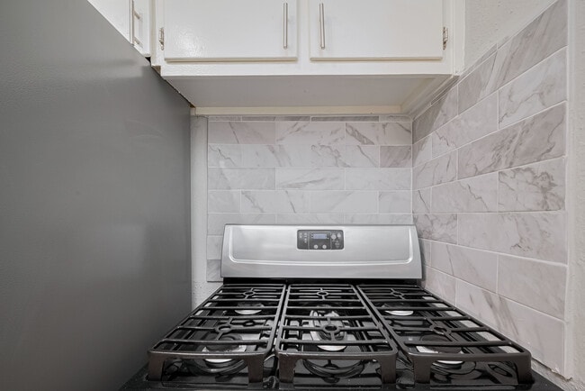 Photo - Mangum Oaks Apartments