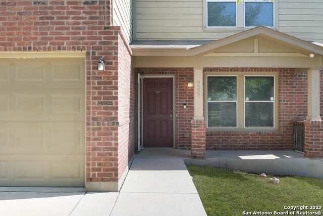 Photo - 9307 Mimosa Manor