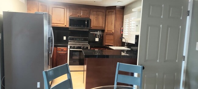 Photo - 816 W 10th St