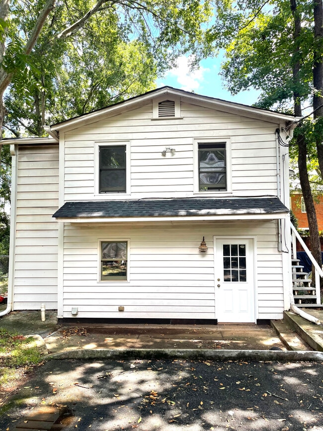 Building Photo - 143 Greenwood Drive Rental