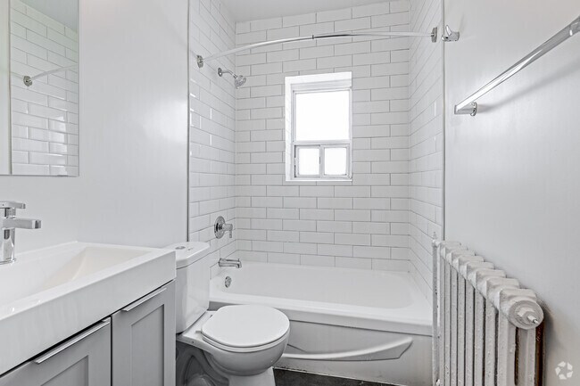 2BR, 1BA - 885SF - Bathroom