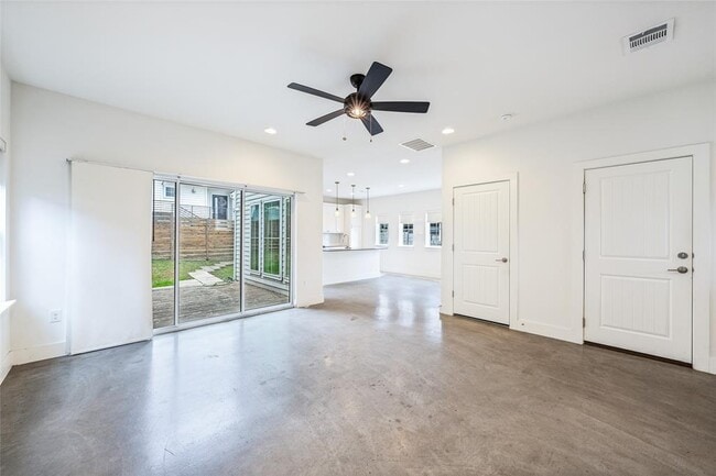 Photo - 1213 Eleanor St