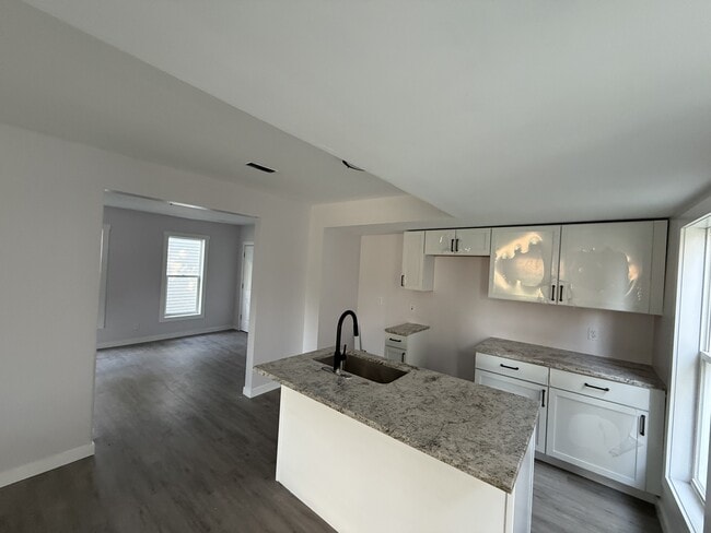 Photo - 421 Catherine St