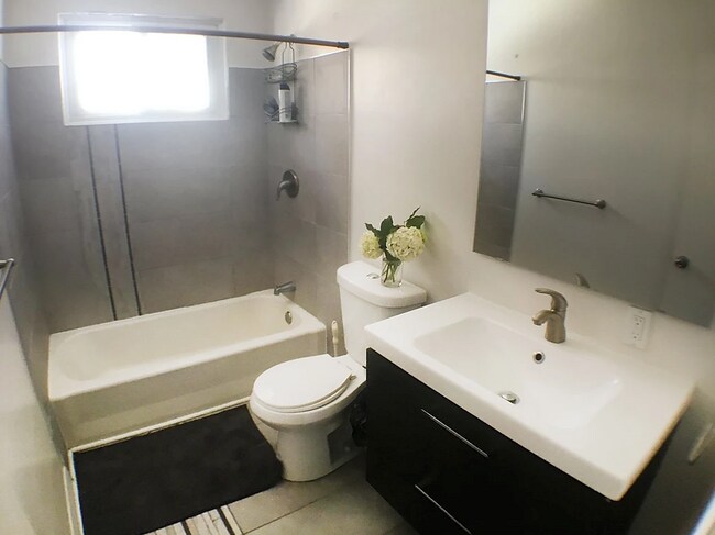 Photo - 158 Meadowlands Dr W