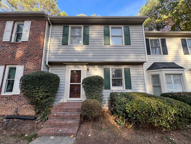 Newly Remodeled 2BD, 2.5BA Raleigh Townhom... - Newly Remodeled 2BD, 2.5BA Raleigh Townhom... Casa Adosada