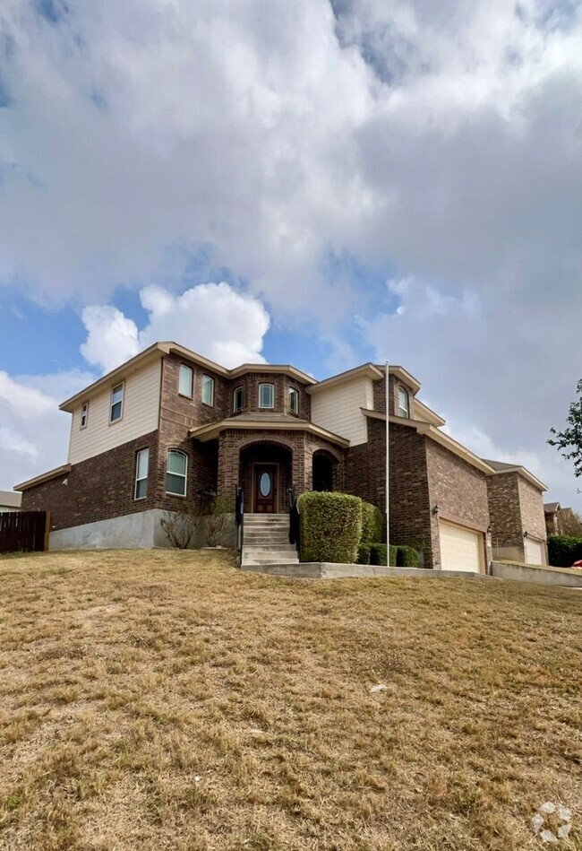 Building Photo - *Spacious 5 Bedroom, 3.5 Bath Home in Nort...