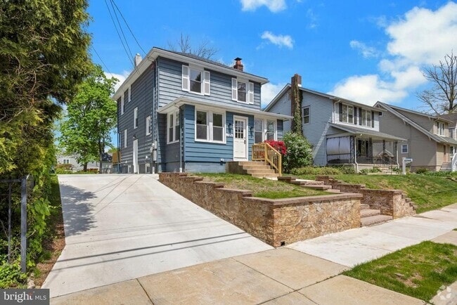 Building Photo - 725 Belmont Ave Rental